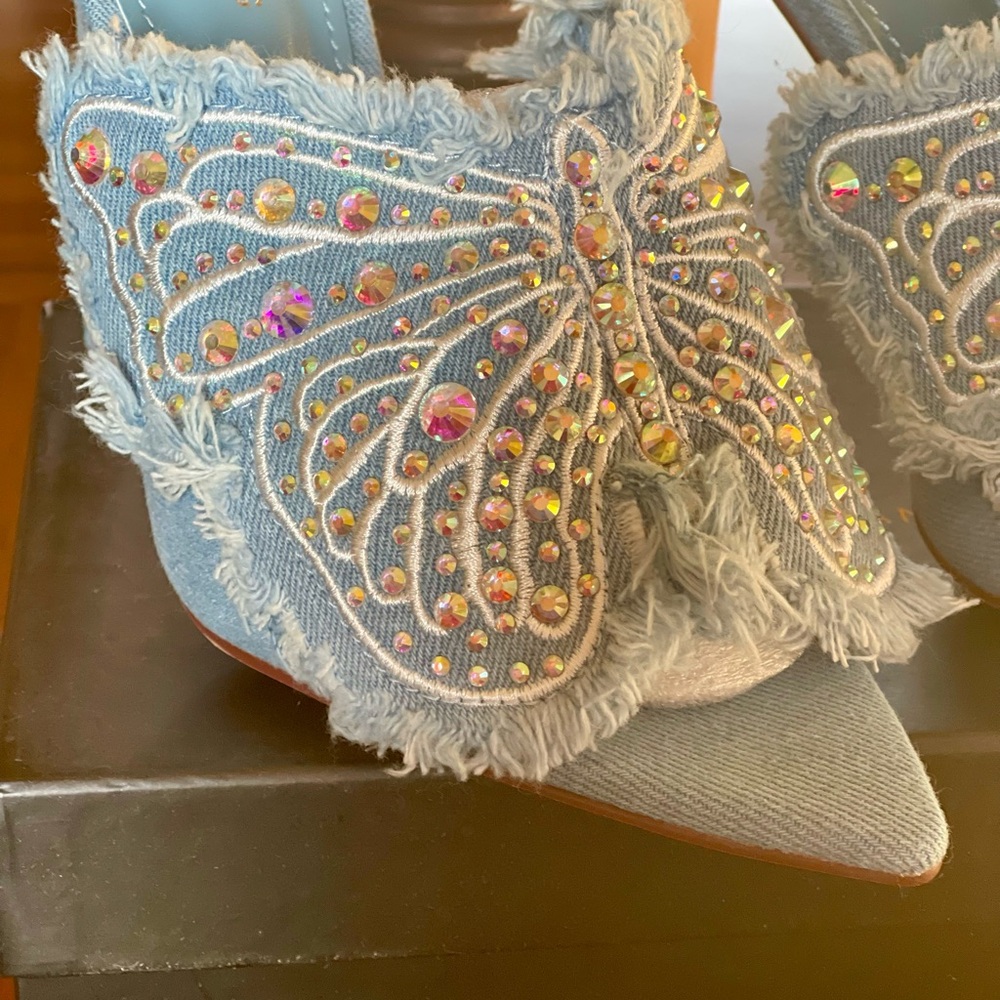 NIB AZALEA WANG ALAYA EMBELLISHED BUTTERFLY STILETTO IN WASHED DENIM SIZE 6 - Picture 8 of 17